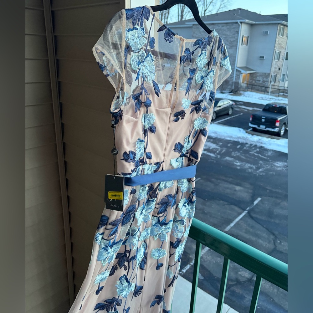 🆕 Adrianna Papell Nude & Blue Embroidered Mesh Gown Floral Column Dress Size 4 - Picture 7 of 17